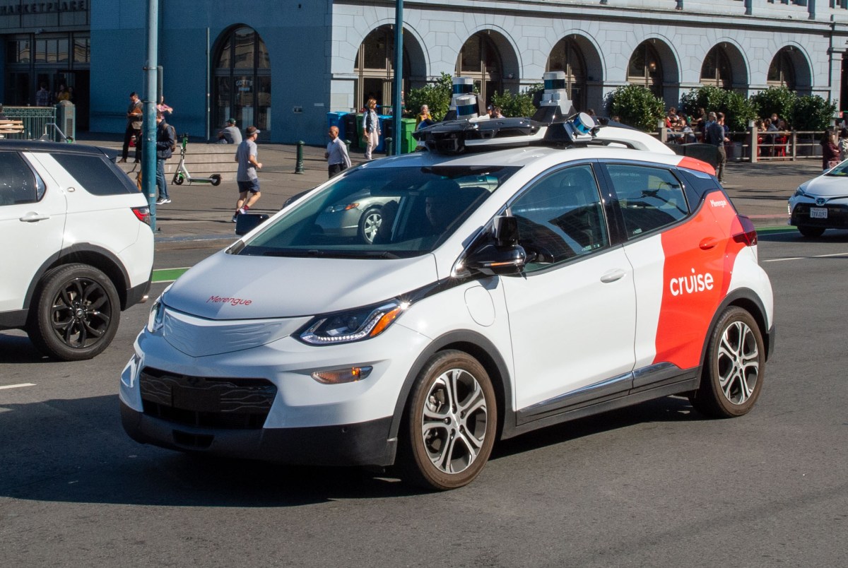 A robot car of the General Motors subsidiary Cruise is on a test drive.