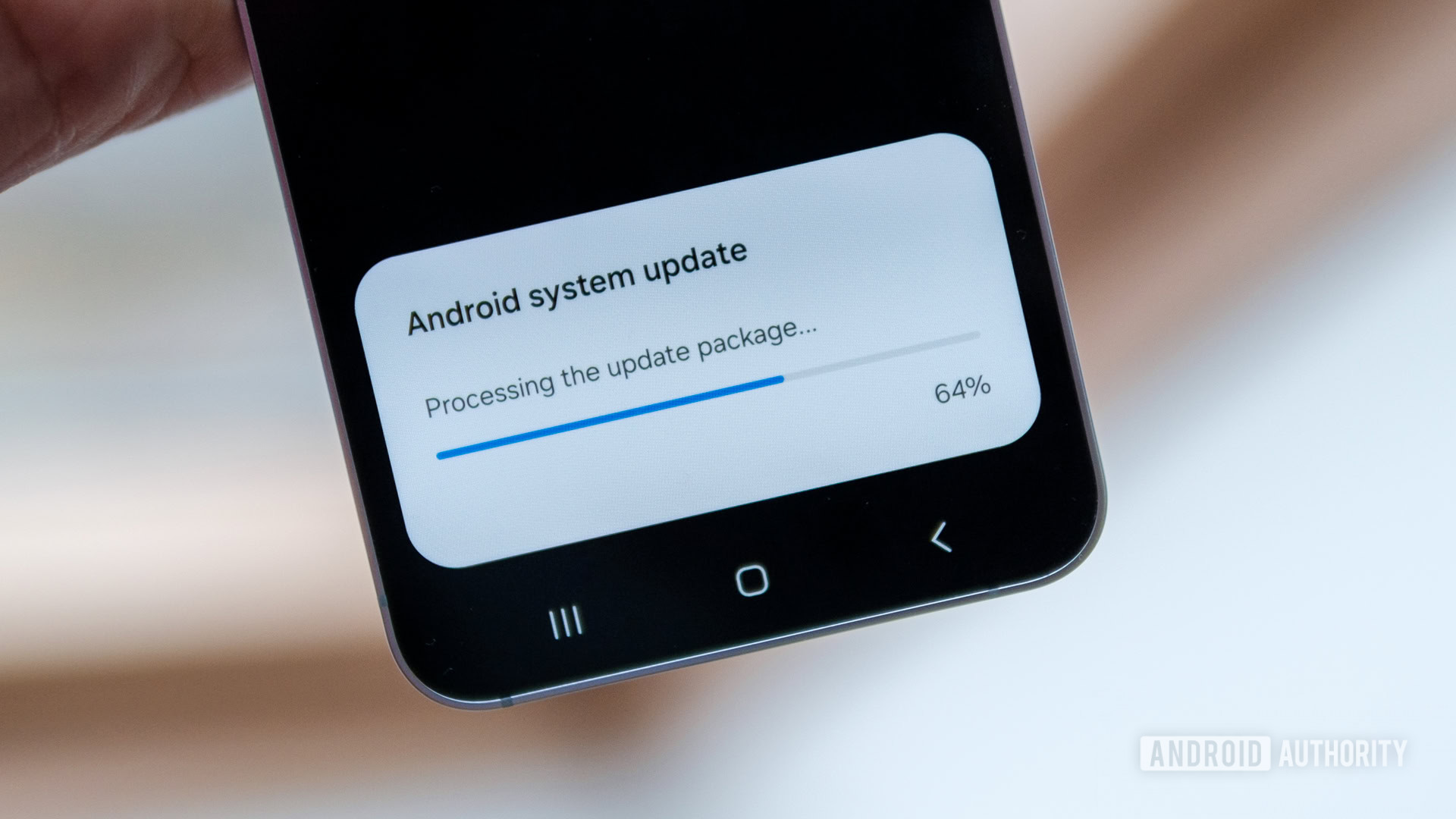 Yes, the Galaxy S25 series supports seamless updates