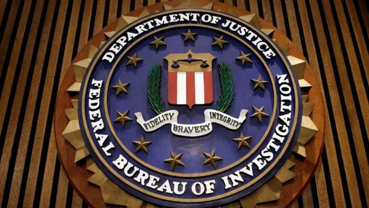 FBI issues big warning to Android and iPhone users about text messaging