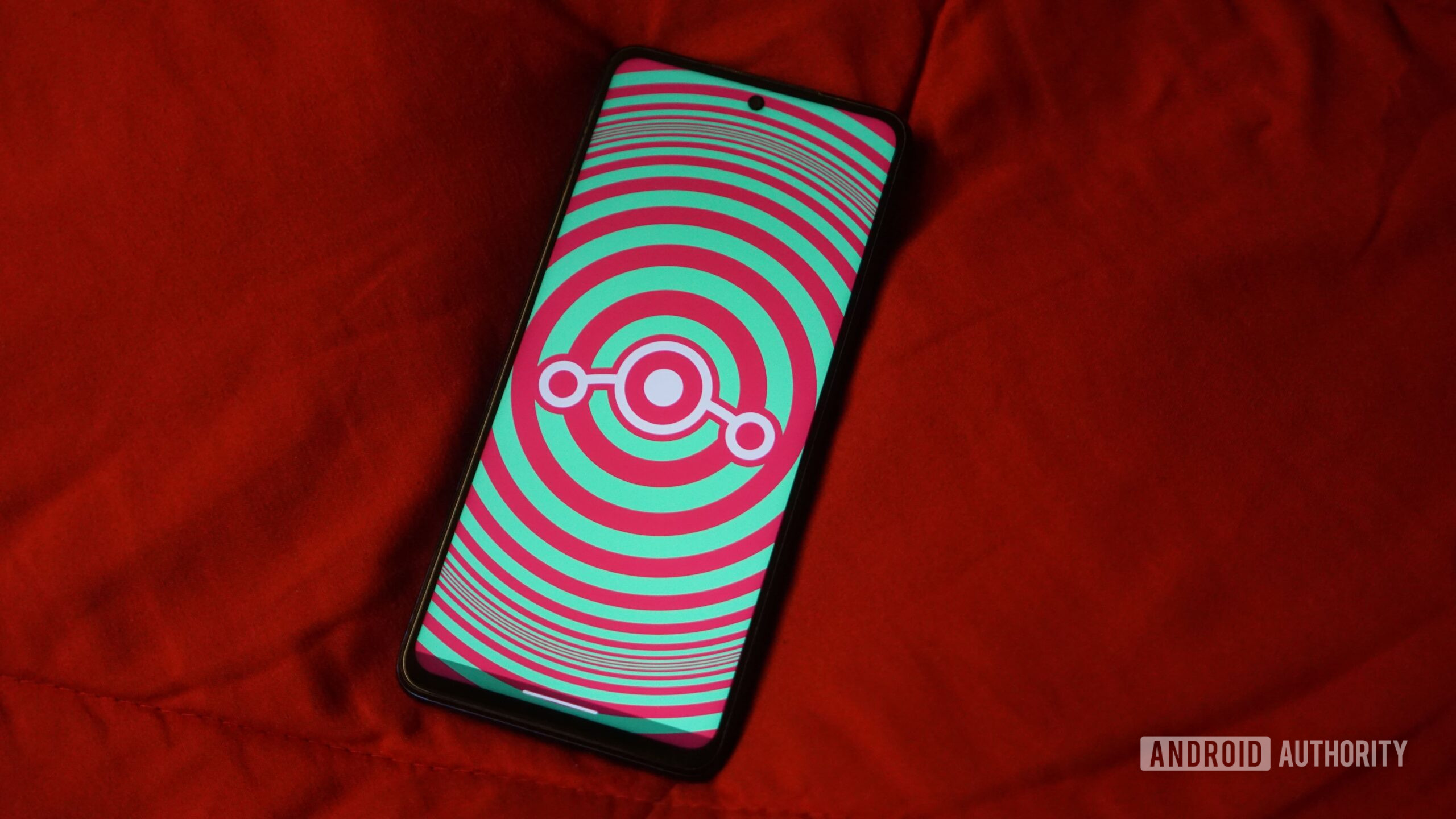 LineageOS 22.1 brings Android 15 to your old Android phone