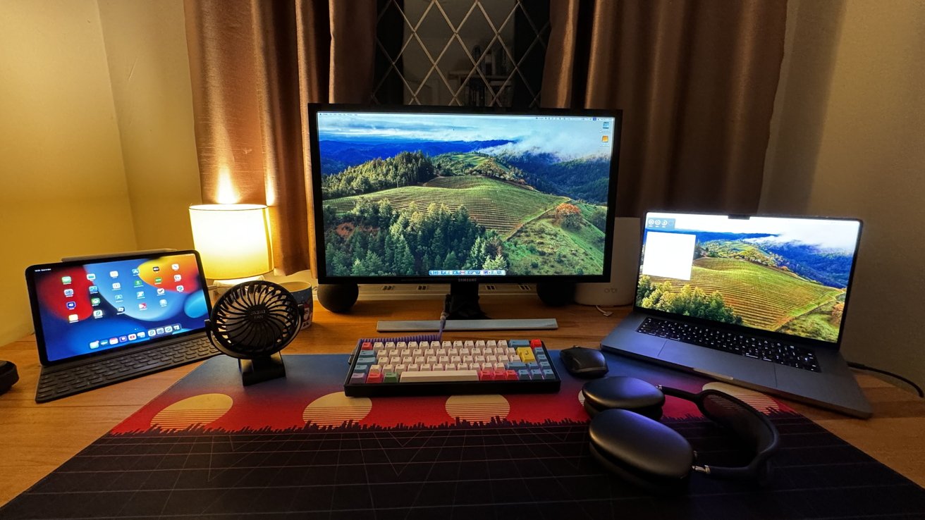 Oliver Haslam’s MacBook Pro-powered setup